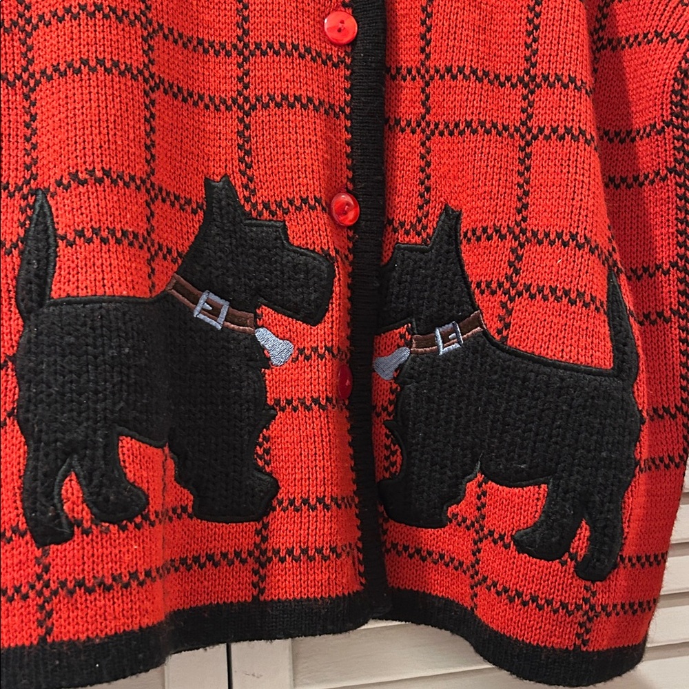 Scottie dog lover sweater. In good vintage pre-love preworn condition. Size S.